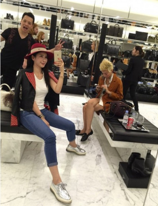 Viễn cảnh shopping khi bạn là… con nhà giàu!