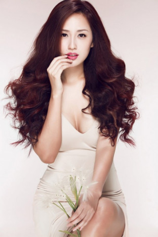 5 mỹ nữ tuổi Rồng mặc sexy làm mưa làm gió Vbiz