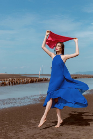 Á hậu Lệ Hằng quyến rũ bên bờ biển Cần Giờ