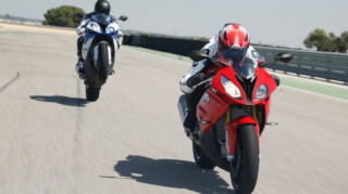[Clip] Khả năng top speed đầy ấn tượng của BMW S1000RR 2015