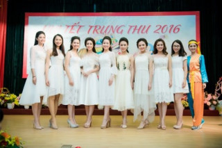 Hoa hậu Mỹ Linh sắm vai chị Hằng yêu thương bệnh nhi