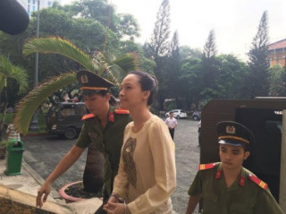 Hoa hậu Phương Nga khai có hợp đồng tình cảm với đại gia