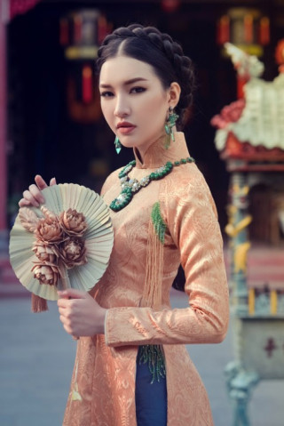 Hoa khôi Du lịch đẹp mơ màng với áo dài đậm chất Huế