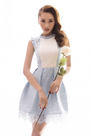 Học trò khoe vòng 1 sexy ngay sau khi bị Hà Hồ loại khỏi The Face
