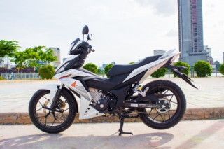Honda Winner 150: anh em đi thay nhớt, thợ lỡ tay châm 1,22 lít