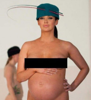  Mẫu nude gây sốc tại Tuần lễ Thời trang London 
