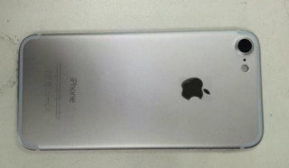  Mô hình iPhone 7 cho thấy Apple sẽ bỏ cổng 3,5 mm 
