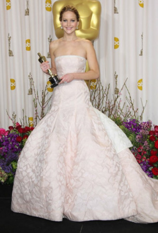  Những bộ váy đẹp nhất của Jennifer Lawrence 