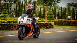 Nữ biker xinh đẹp đọ dáng cùng siêu xe mô tô bị khai tử vì quá mạnh