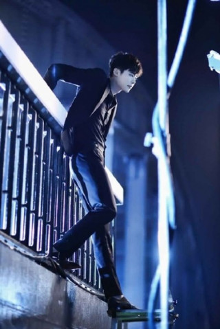 “Rụng tim” với vẻ đẹp trai của Lee Jong Suk khi diện sơ mi trong W