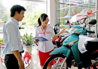 Sinh viên ra trường, đi làm tự để dành được hơn 100, mua xe mới cho bố