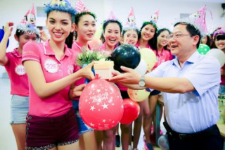 Tiệc sinh nhật bí mật trước thềm chung kết Hoa hậu VN