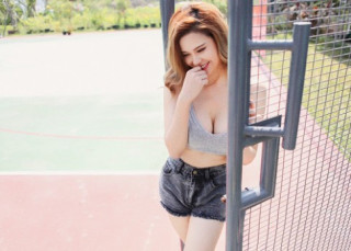 Trương Quỳnh Anh chịu nắng 3 giờ để chụp ảnh áo tắm