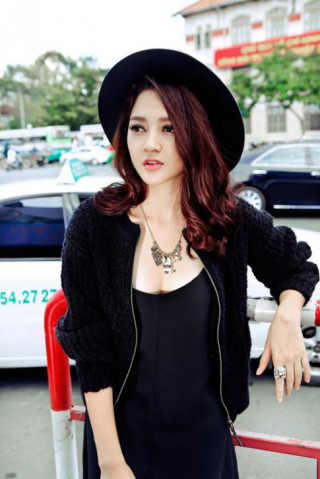 Bảo Anh diện mốt váy ngủ xuống phố Sài Gòn