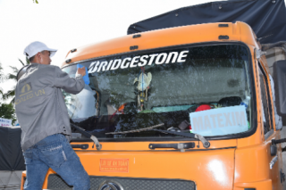  Bridgestone tặng bộ dán phản quang 