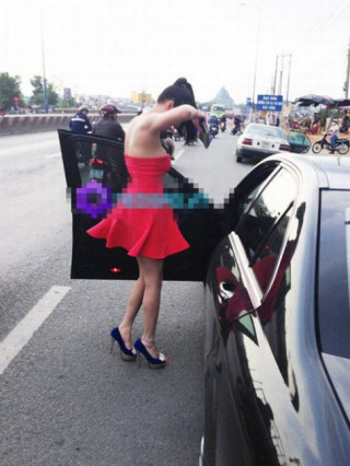 “Đau mắt” vì váy hồng của Phi Thanh Vân