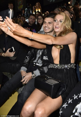 “Gái hư” Paris Hilton tái xuất với váy áo táo bạo