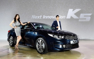  Kia Optima mới giá 19.500 USD cạnh tranh Camry 