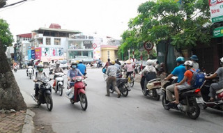  Kiểu biển báo khó hiểu giữa Hà Nội? 