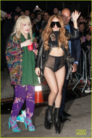 Lady Gaga kỳ cục khoe nội y