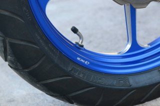 Lốp xe máy thường có tuổi thọ khoảng 15000 km đi đường