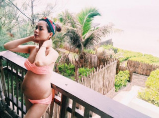 Mỹ nhân Vbiz diện bikini quá đỗi gợi cảm lúc bầu bí