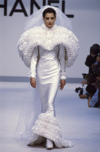 Những mẫu váy cưới tạo dấu ấn của Chanel trong 29 năm qua