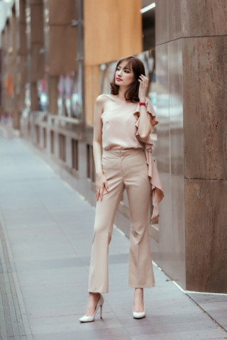 Phát sốt với hàng hiệu đắt đỏ của Hoa hậu Trúc Diễm