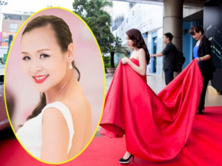 ‘Sao’ làm báo: Miss Bảo Ngọc và ‘mẹ nâng váy hoa hậu’