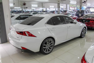  Sedan hạng sang Lexus IS250 rao bán 2,4 tỷ đồng 