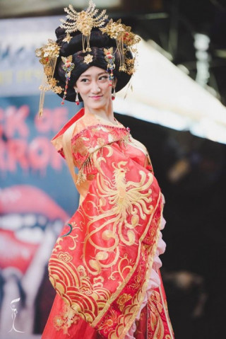 Sốc với Hoa hậu Trung Quốc mặt già nhăn