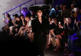 Xuân Lan làm vedette ở Tuần lễ thời trang Thượng Hải