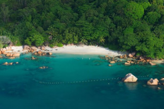 7 bãi biển hoang sơ nổi tiếng nhất thế giới