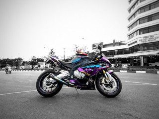 BMW S1000RR chrome violet nổi bật của HK Team