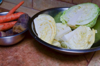 Cách làm bắp cải muối chua với củ cải đường