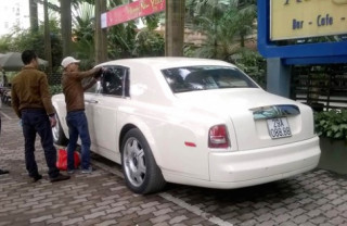  Cạy cửa Rolls-Royce Phantom vì quên chìa khóa? 