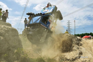  Dân chơi off-road Việt ‘vật lộn’ với bùn đất 