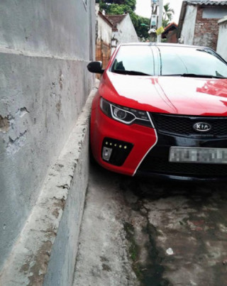  Đỗ xe sát tường tiến ra thế nào? 