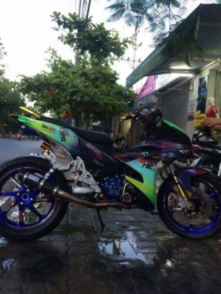 Exciter 150 độ khủng với dàn áo đa sắc màu .