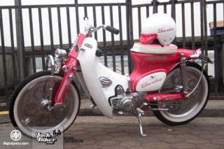  Honda Cub độ của bóng hồng xinh đẹp 