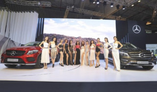  Mercedes chiều lòng khách Việt với 10 xe mới 