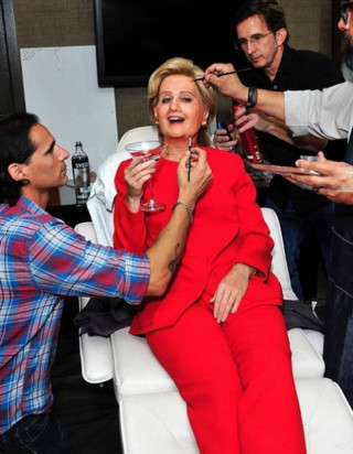 Nghệ sĩ nào hóa thân Hillary Clinton trong lễ hội ma quỷ?