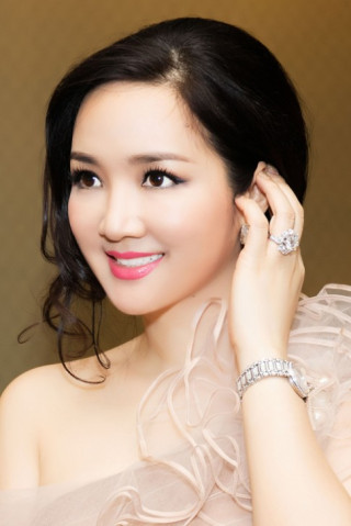Top 4 mỹ nhân U40,50 đẹp hơn gái 18 của showbiz Việt
