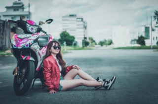 Vài hình ảnh Exciter 150 Hello Kitty bên cô nàng cá tính