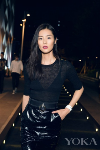 Váy áo hàng hiệu đáng ao ước của siêu mẫu giàu nhất châu Á