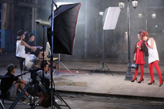 Vietnam’s Next Top Model chìm trong những nụ hôn và cãi vã