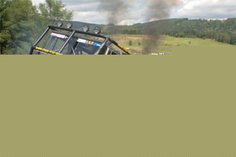  Xe tải 8 bánh trổ tài off-road 