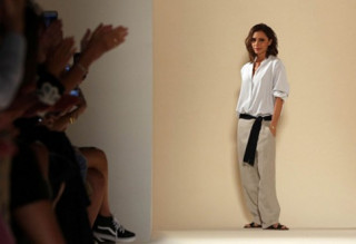 1 ngày Victoria Beckham “lột xác” tới 3 lần