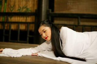 7 tạo hình gây sốc của hoa hậu Việt trên màn ảnh