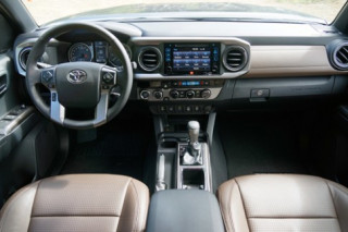  Ảnh nội thất của Toyota Tacoma 2016 